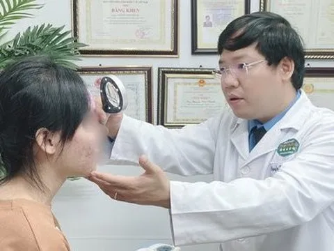 Nữ sinh biến dạng làn da sau 2 tuần làm đẹp tại spa