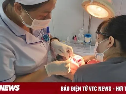 Nghỉ việc, cách ly cả nhà như thời COVID-19 vì đau mắt đỏ