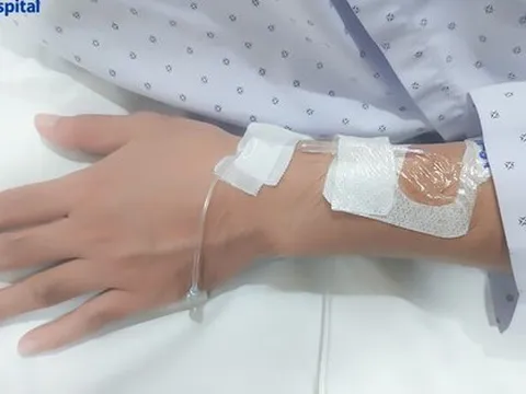 Vào bệnh viện lọc máu sau khi uống 3 ly rượu