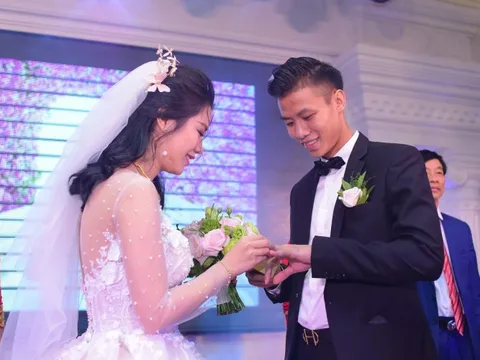 Đi xem thi sắc đẹp, cầu thủ bỗng cưới được Hoa khôi: Giờ ở nhà lầu, tậu Porsche 3 tỷ đồng