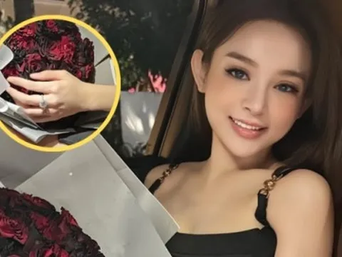 Chồng đại gia của Huyền Baby tặng nhẫn kim cương to đùng để vợ bớt căng thẳng khi luyện tập cho “Đạp gió”