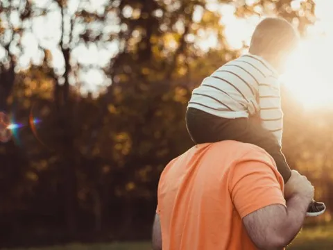 Con trai nói một câu khiến bố 'đứng hình', quyết tâm đưa con đi xét nghiệm ADN