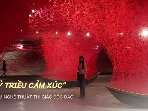 Ấn tượng triển lãm nghệ thuật “Thủy triều cảm xúc” tại Hà Nội, vừa “nhá hàng” mở cửa đã khiến giới trẻ xôn xao khám phá