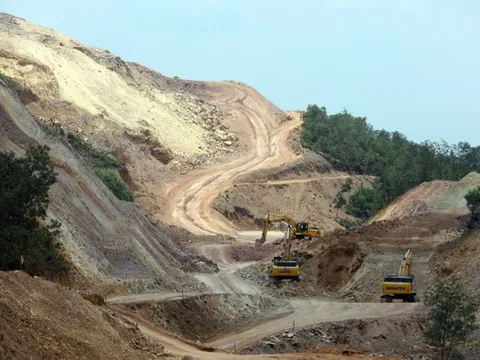 Chính phủ báo cáo gì với Quốc hội về vật liệu xây dựng làm cao tốc?