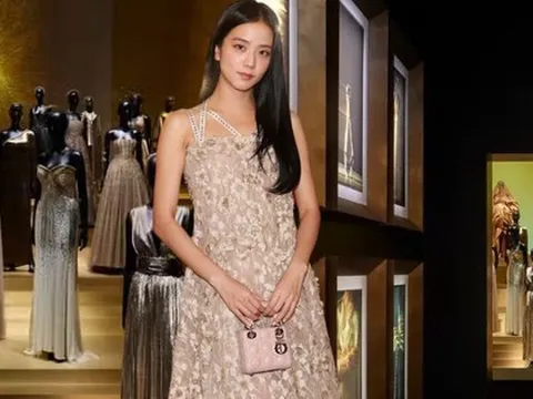 Đi ngắm triển lãm Dior J'adore mà Jisoo vừa dự ở Paris, tôi mới thấy thế nào là "mãn nhãn"