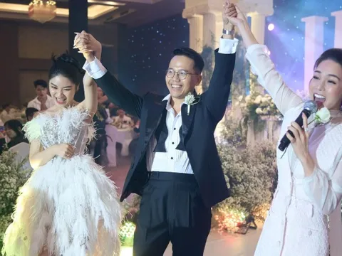 Dàn sao hội tụ tại đám cưới của nhiếp ảnh gia Nhật Đỗ, Nhật Kim Anh khuấy động, hát cực sung
