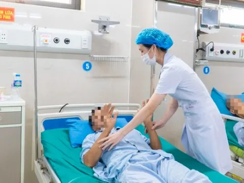 Người đàn ông đột quỵ ngay lúc đang ăn cơm: Các dấu hiệu cảnh báo nguy hiểm