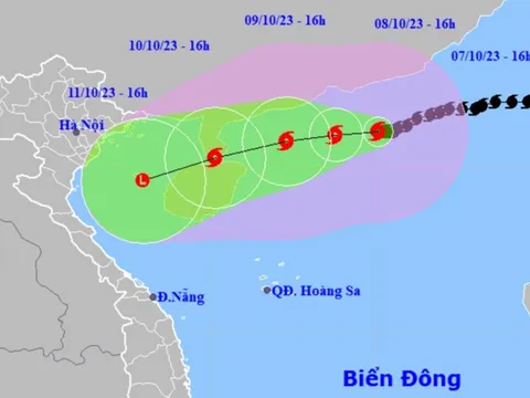 Trong 6 giờ qua bão số 4 ít dịch chuyển, diễn biến bất thường