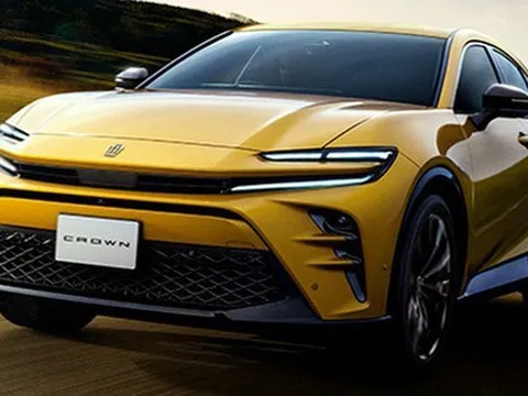 Toyota Crown Sport ra mắt: Giá quy đổi từ 970 triệu, gắn mác ‘Chủ tịch’ nhưng được so sánh với xe Ferrari