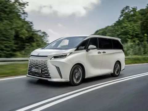 "Chuyên cơ mặt đất" Lexus LM 2024 mở bán tại châu Âu