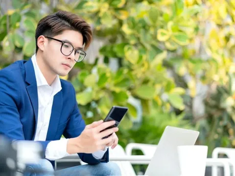 Điên cuồng kiếm tiền, sống tằn tiện để nghỉ hưu sớm rồi hối hận: Người tiếc nuối tuổi trẻ đã qua, người phải tạm gác việc tiết kiệm để cứu vãn hôn nhân