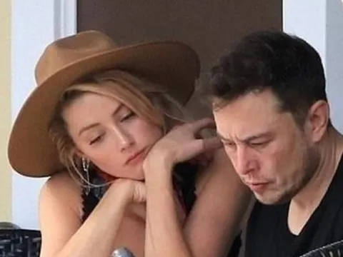 Tỷ phú Elon Musk dọa đốt hãng phim