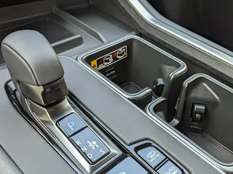 Lexus TX có trang bị cho người sợ ăn uống làm bẩn xe, tháo ra vệ sinh trong ‘nốt nhạc’