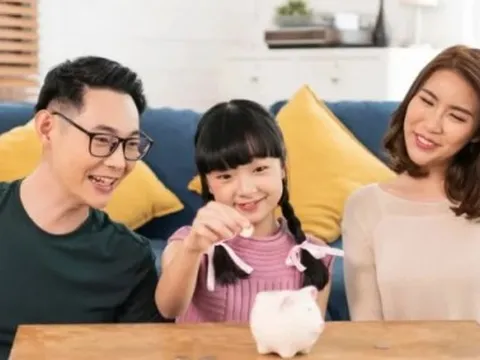 Chỉ bố mẹ biết chi tiêu tiết kiệm chưa đủ, 5 cách sau giúp con bạn có thói quen tài chính tốt như người lớn