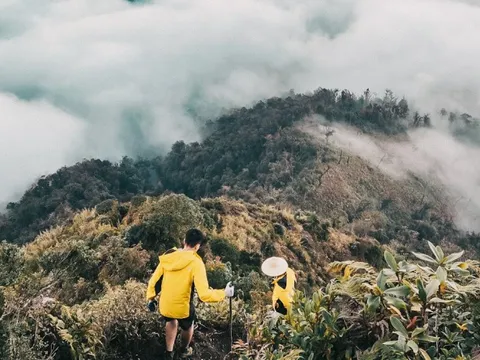 Phát hiện điểm leo núi có cái tên đặc biệt cách Hà Nội hơn 400km, du khách nhận xét “không phải ai cũng đi được”