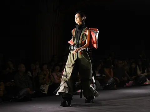 Học sinh trường Ams làm show diễn thời trang: Độc đáo, sáng tạo, ngỡ ngàng với nhiều cung bậc cảm xúc