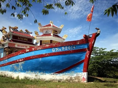 Kỳ lạ ngôi đền hình chiếc thuyền trên cạn, nơi ngư dân cầu may cho những lần đi biển