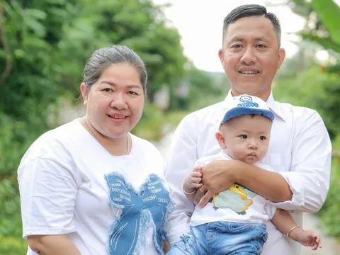 Cặp vợ chồng có con sau 13 năm chờ đợi, vỡ òa trong hạnh phúc