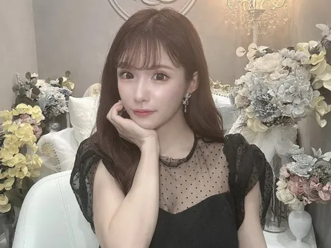 Chi tiền tỷ để biến thành "nữ thần nhan sắc", YouTuber người Nhật tiết lộ ảnh thời quá khứ gây sốc