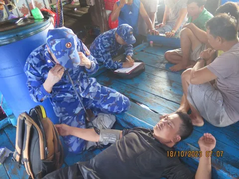Ngư dân Quảng Nam gặp nạn trên biển: Đưa 81 người và 2 thi thể vào bờ