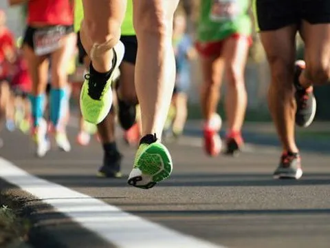 Tổn thương thận do tập thể thao sai cách: 5 dấu hiệu sau tập luyện cảnh báo cần đi khám ngay