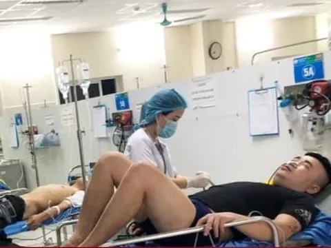 5 người nhập viện sau khi ăn lẩu vỉa hè: Bộ Y tế yêu cầu tạm đình chỉ quán ăn