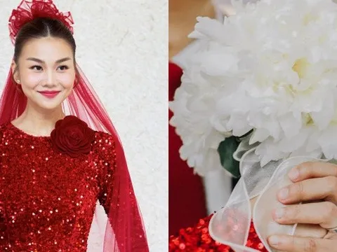 Cô dâu Thanh Hằng diện áo dài đỏ rực rỡ trong ngày trọng đại, lần đầu hé lộ nhẫn cưới của ông xã nhạc trưởng