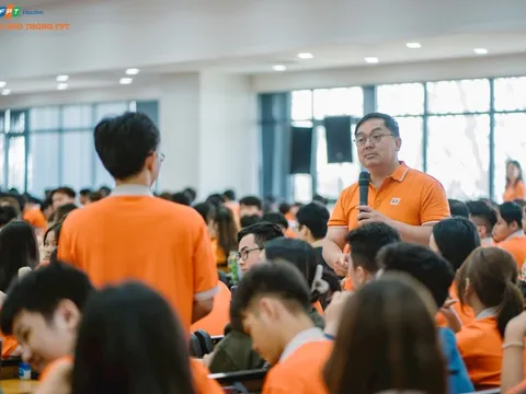 Trả lương thử việc 8 triệu, nhận câu trả lời ‘xách xe máy chạy Grab cũng được 12 triệu', ông Hoàng Nam Tiến phân tích bằng bức tranh tương lai 5 năm tới