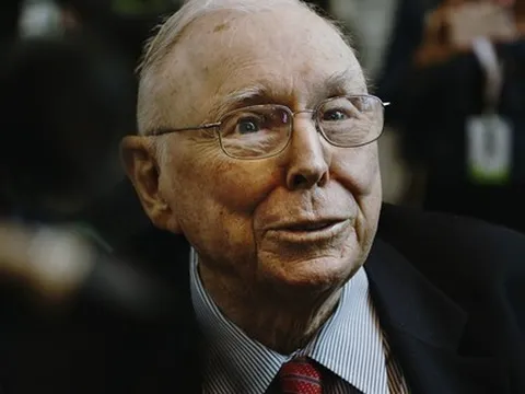Tỷ phú Charlie Munger: Kiêm quá nhiều việc một lúc là một thứ bệnh, ‘một nghề cho chín’ rồi hãy mơ giàu!