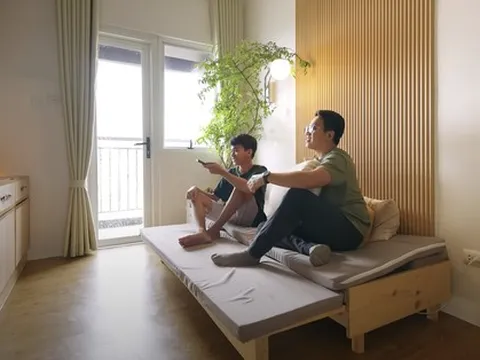 Gia đình 5 người sống trong căn hộ 28m2, sắp xếp khéo léo nên không gian rộng khó tin