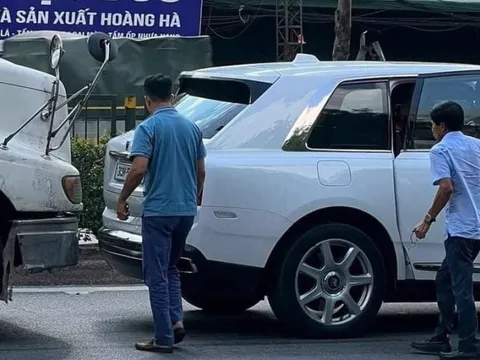 Ảnh TNGT: "Kinh hoàng" tài xế xe công-ten-nơ đâm vào đuôi chiếc xe 32 tỷ đồng