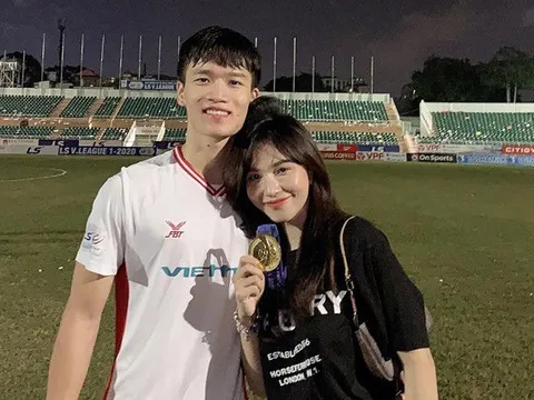Chuyện tình của cầu thủ Việt đang gây xôn xao vì quá giàu: Quen bạn gái qua mạng, vướng nghi vấn rạn nứt rồi lộ "hint" quay lại