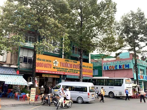 Nhà xe Thành Bưởi ngừng hoạt động, phóng viên ghi hình liền bị “bám đuôi”