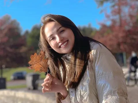 Bất ngờ ra nước ngoài định cư, hoa hậu Diễm Hương: "Làm vợ đại gia cũng phải đi làm mới có tiền"