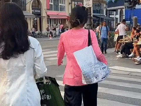 Hai cô gái tự tin diện đồ bà ba khi đang du lịch Paris, Sydney khiến ai ai cũng phải ngoái nhìn