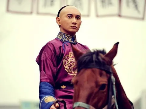 Lạ đời 2 sao nam bằng tuổi nhưng giống hệt bố con dù đóng cùng vai, nhan sắc chênh lệch 1 trời 1 vực