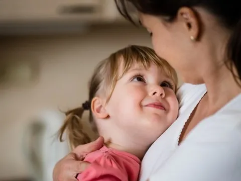 Ôm ấp kỳ diệu hơn thần dược