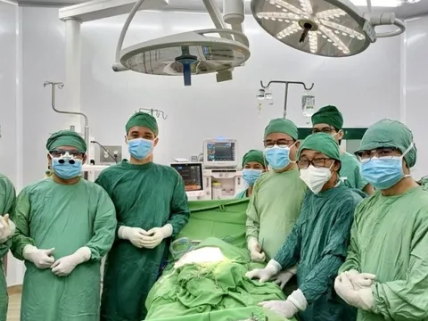 Phẫu thuật cho bệnh nhi dị tật bẩm sinh cơ quan tiết niệu, xương khớp