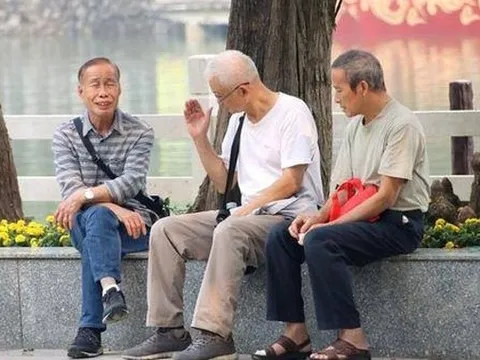 Chiêm nghiệm từ cụ già 80 tuổi: Sau 50, nghèo không quan tâm tới 2 việc, giàu không để ý 2 loại người