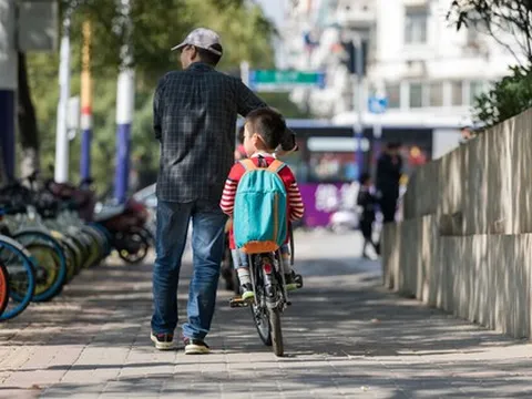Từng bán nhà lo cho cháu nội, đến lúc cháu đi học, con trai muốn bố mẹ về quê vì không thích sống chung