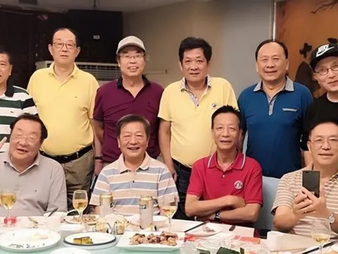 Họp lớp sau 20 năm ra trường, có người là chủ doanh nghiệp, có người nặng gánh mưu sinh, tôi phát hiện 5 QUY LUẬT