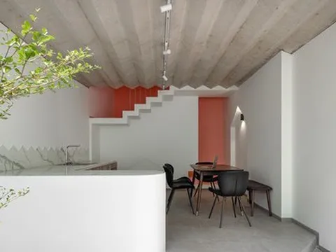 Chiêm ngưỡng ngôi nhà rộng 120m2 ôm lồng con hẻm nhỏ