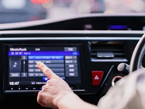 Các hãng xe bị ép giữ một trang bị lỗi thời trên xe điện, nhưng nghe lý do thì cực kỳ thuyết phục