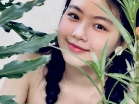 Ở tuổi 17, Lọ Lem nhà Quyền Linh nắm trong tay loạt giải thưởng, trường học còn tiết lộ điểm số đầy ấn tượng của cô bé