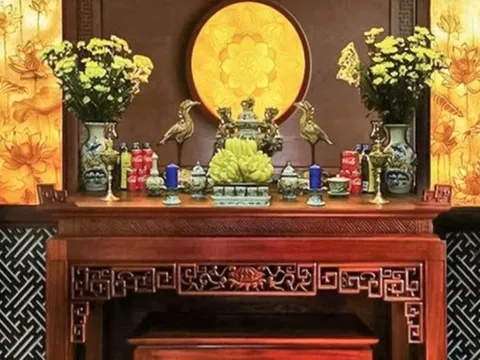 Hóa ra bàn thờ màu trắng lại mang ý nghĩa này trong phong thủy, chẳng trách nhiều chuyên gia khuyên không nên dùng