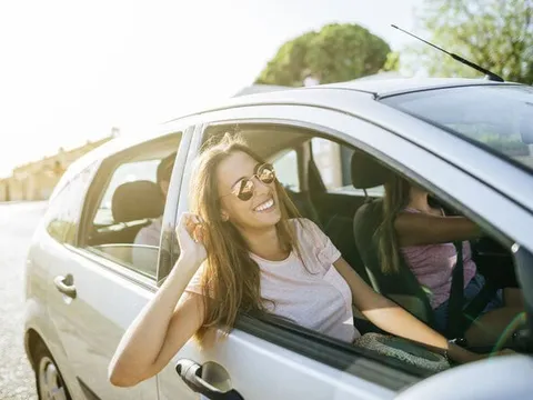 Mở cửa sổ khi lái xe có tốn xăng hơn?