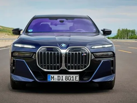 BMW một lần nữa làm lưới tản nhiệt gây tranh cãi hơn: Đã to còn rối rắm, va chạm sẽ tốn rất nhiều tiền sửa