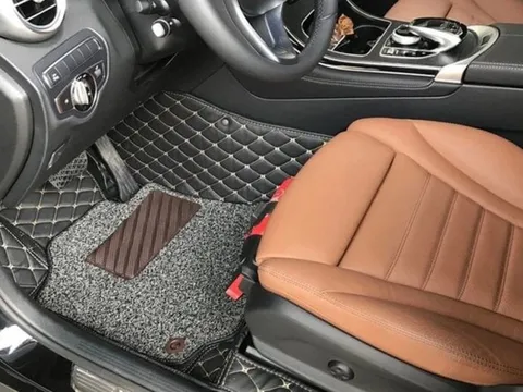 Xử lý khi thảm lót sàn ô tô làm kẹt chân ga