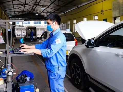 Ô tô "độ" đèn, giá nóc vẫn được đăng kiểm?