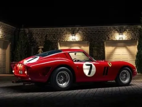 Ferrari trở thành chiếc xe đắt nhất từng được bán đấu giá với 51,7 triệu USD